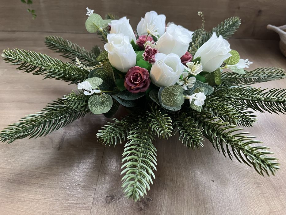 Wiazanka ze sztucznych kwiatów