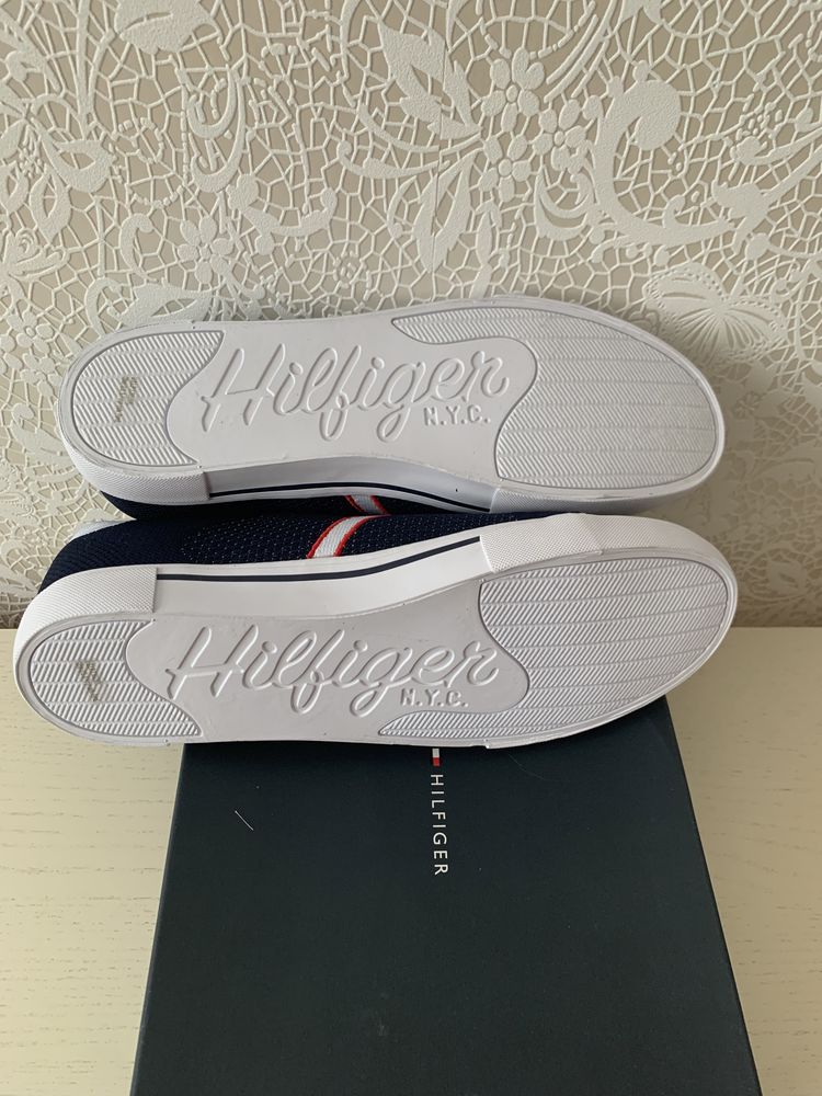 Кеди сліпони Tommy Hilfiger  оригінал 43-44 сникерси кроси