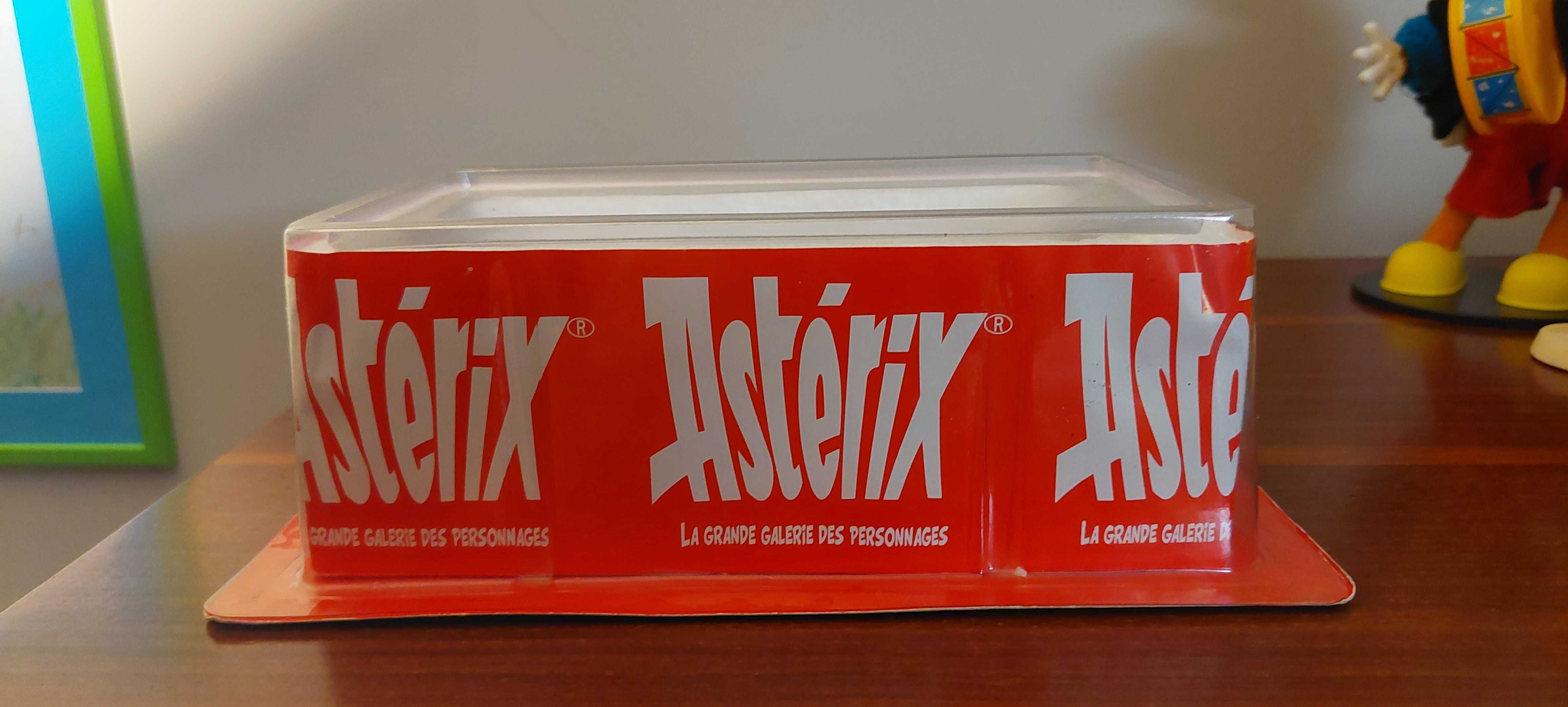 2 figuras em resina da galeria Asterix