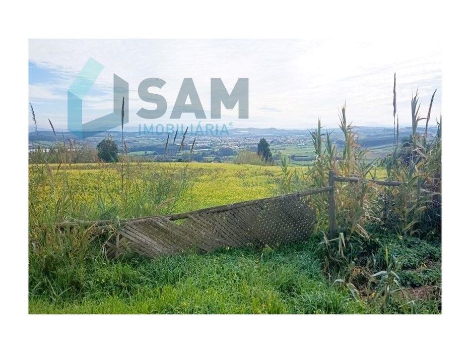 Terreno com projeto aprovado para 4 moradias geminadas