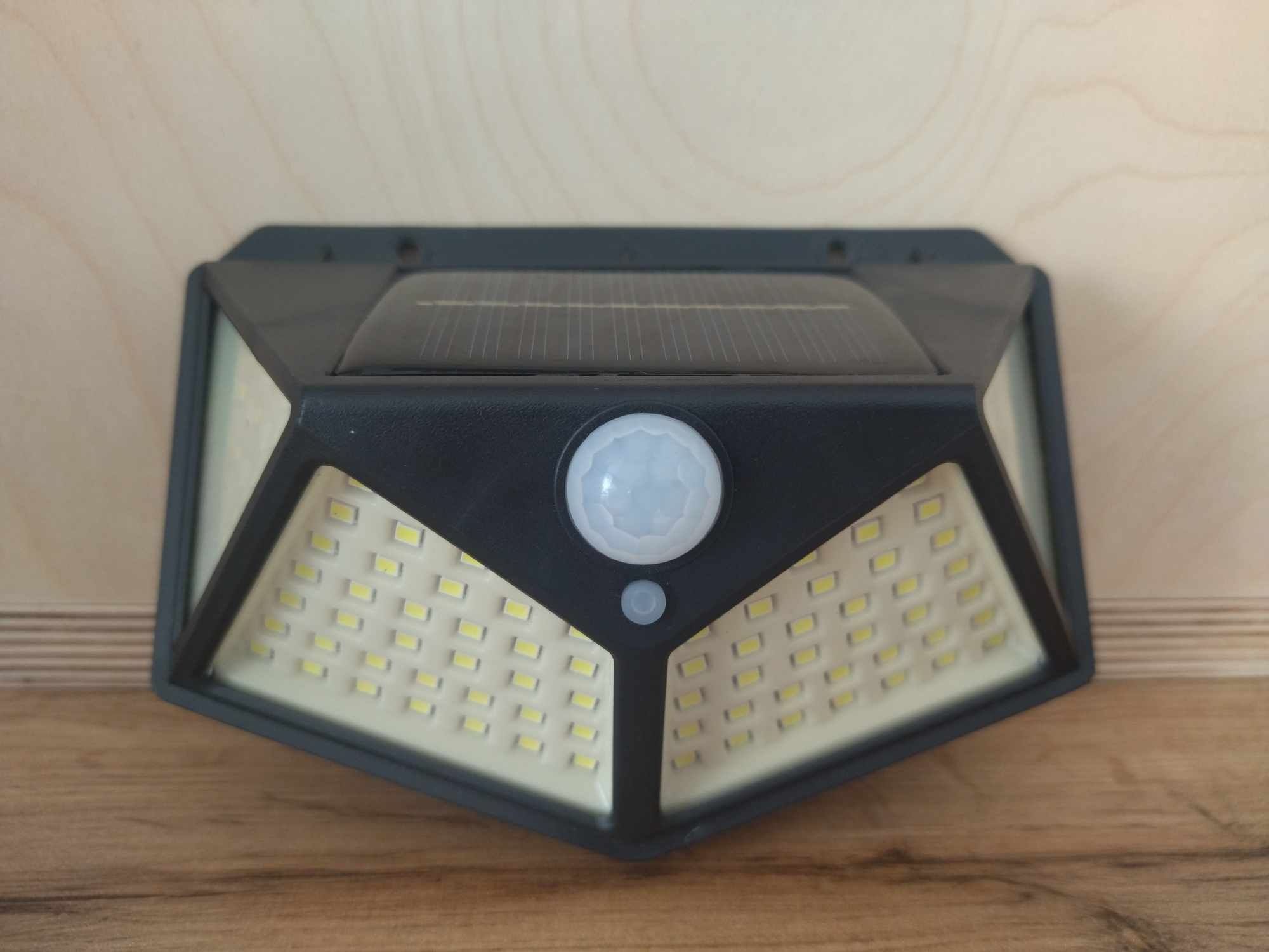 Lampka LED z czujnikiem ruchu