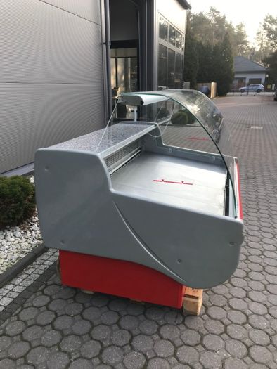 Lada witryna chłodnicza IGLOO dł. 1,4 m. I inne urządzenia.