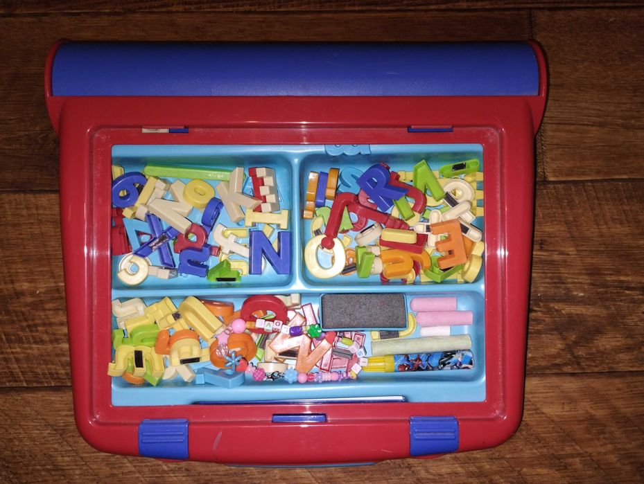 Tablica do pisania Literki na magnes kreda Walizeczka