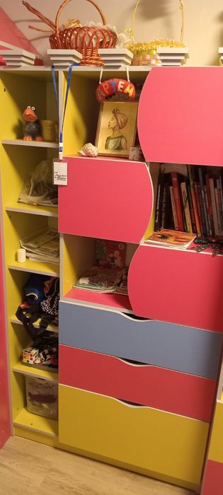 Продам меблі в дитячу кімнату (стінка, комод, поличкі)