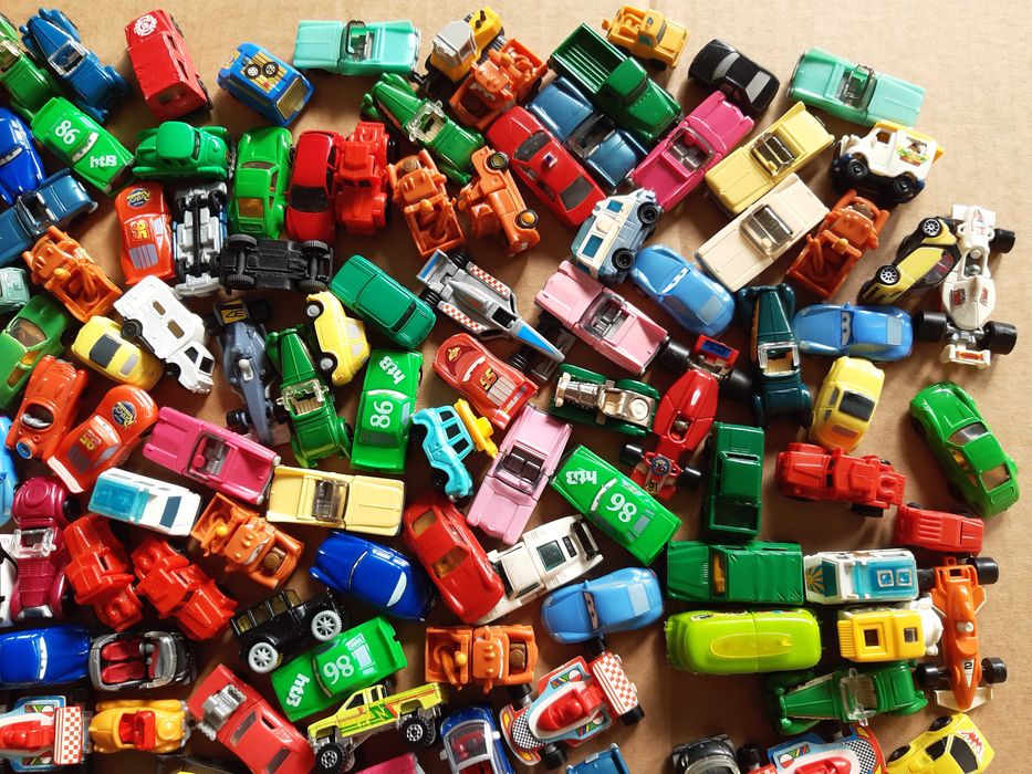 Lote com 220 Carrinhos Kinder Brindes Ferrero