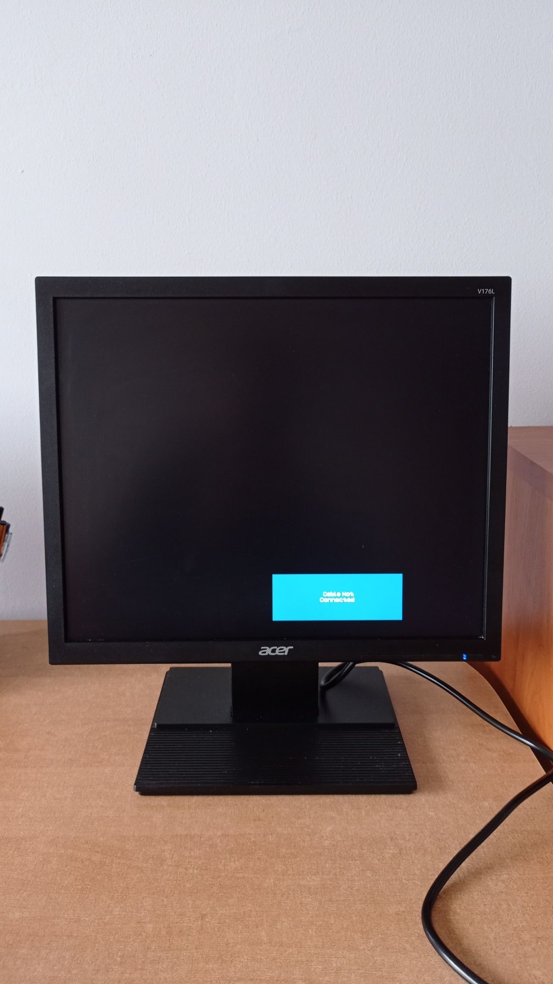 Monitor Acer V176L LCD Display, Black +  okablowania