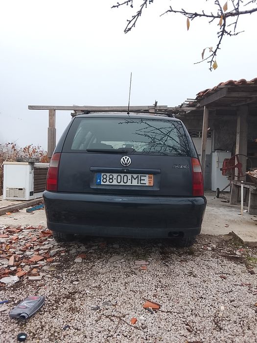 Uma carrinha em bom estado marca polo