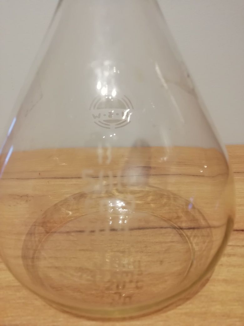 Laboratoryjna kolba miarowa o pojemności 500 ml, 0,5 litra z korkiem