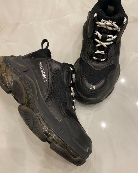 Оригинал Balenciaga Triple S Black
39 размер 
Оригинал 100 %