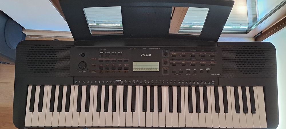 Teclado Yamaha PSR-E273