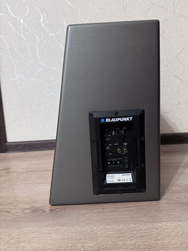 Активний сабвуфер Blaupunkt XLb 300 A  1000Вт