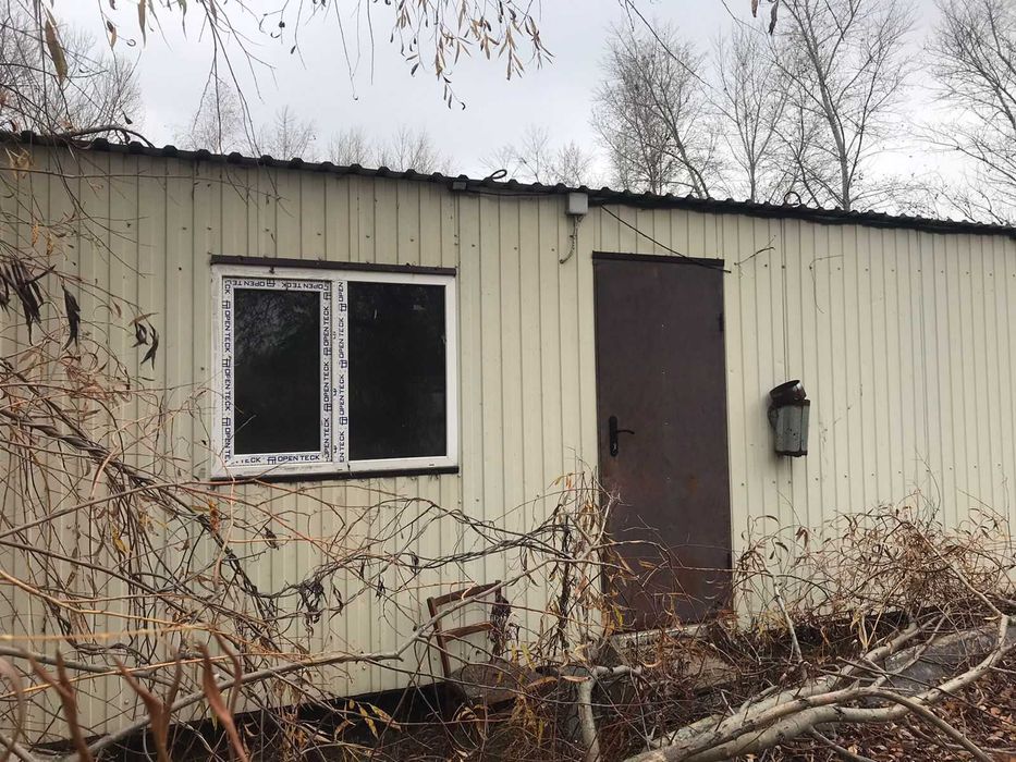 Дачний вагончик на березі р.Дніпро