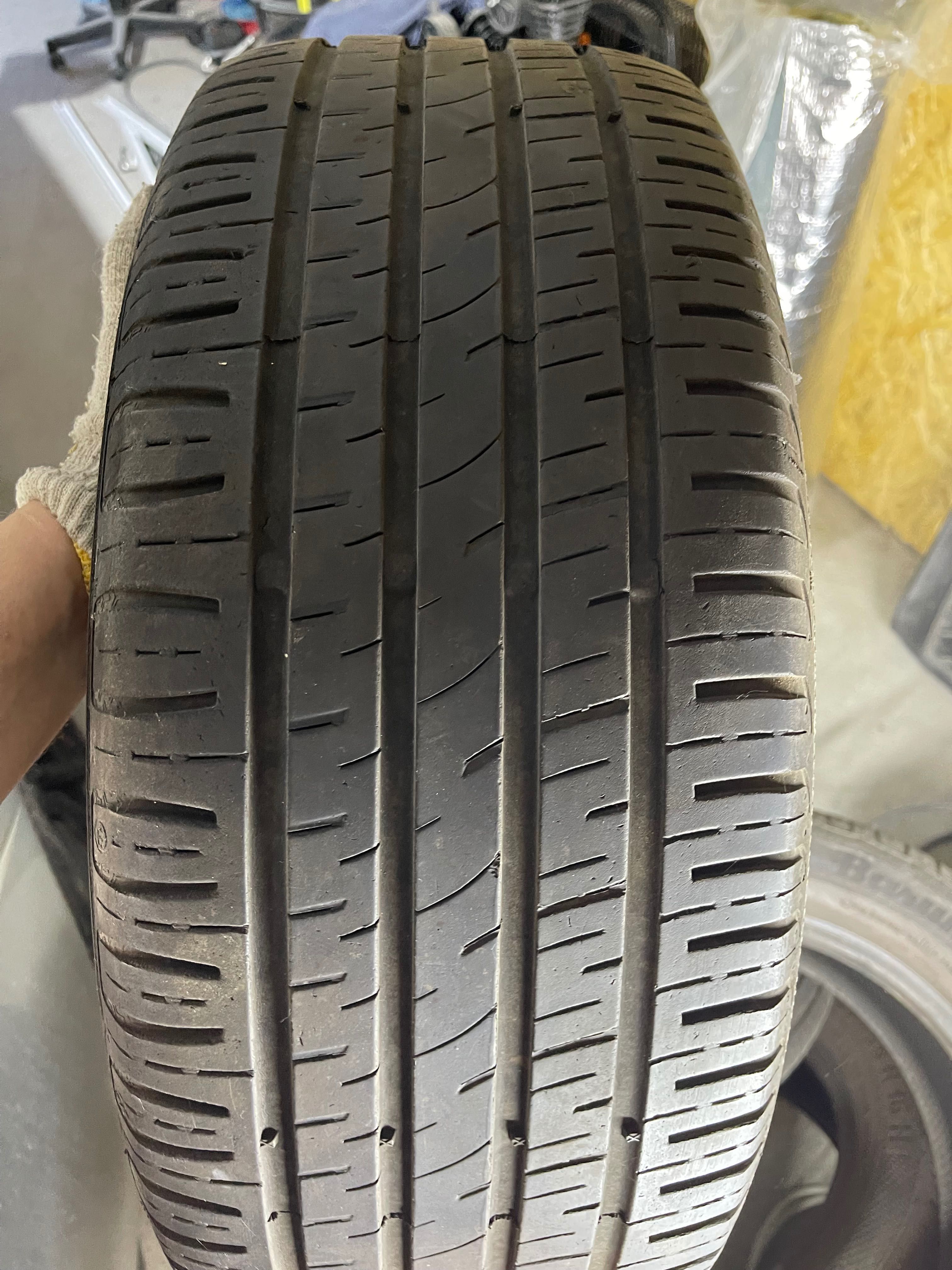 Komplet opon letnich Barum Bravuris 215/55/16