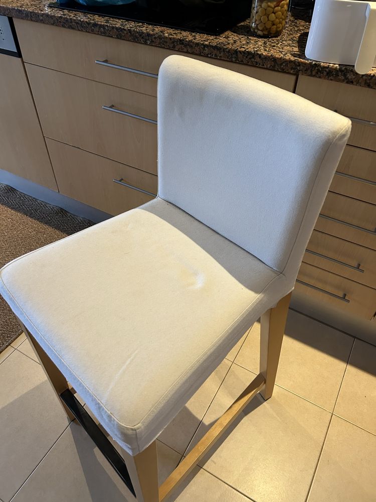 Banco alto se cozinha IKEA BERGMUND
