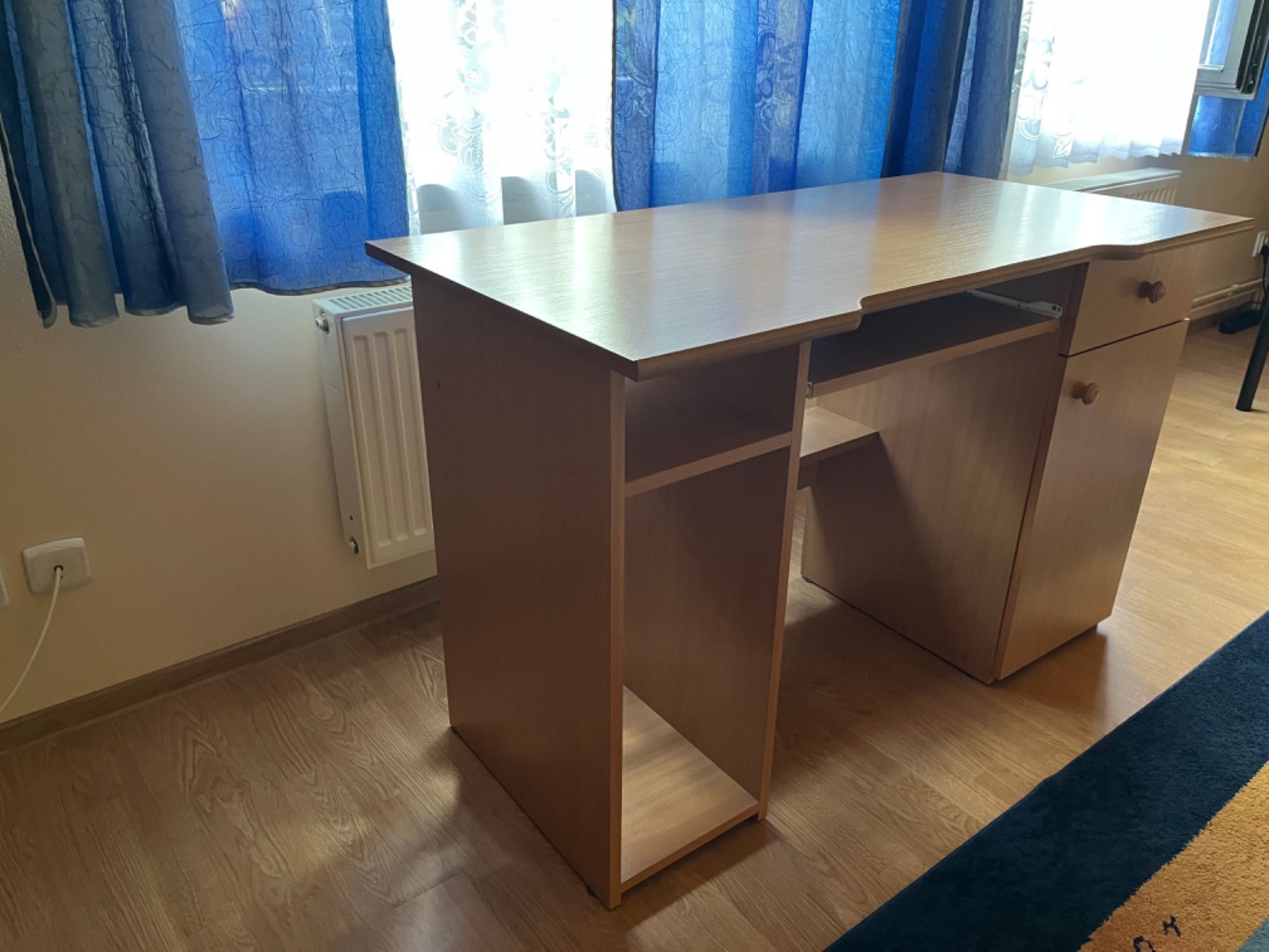 Biurko komputerowe kolor jasny buk