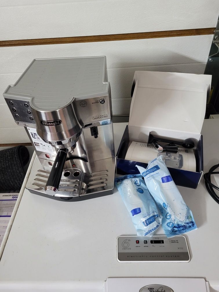 Ekspres do kawy Delonghi EC860M