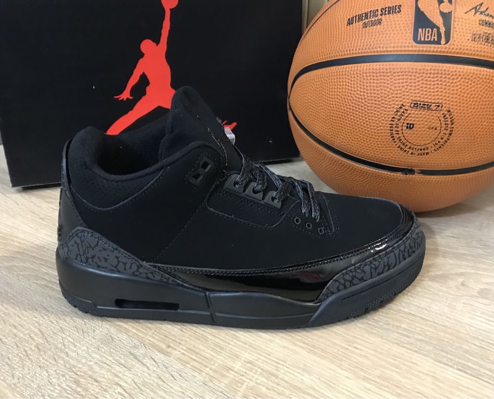 Jordan 3 Retro Black Cat в наявності 41-45