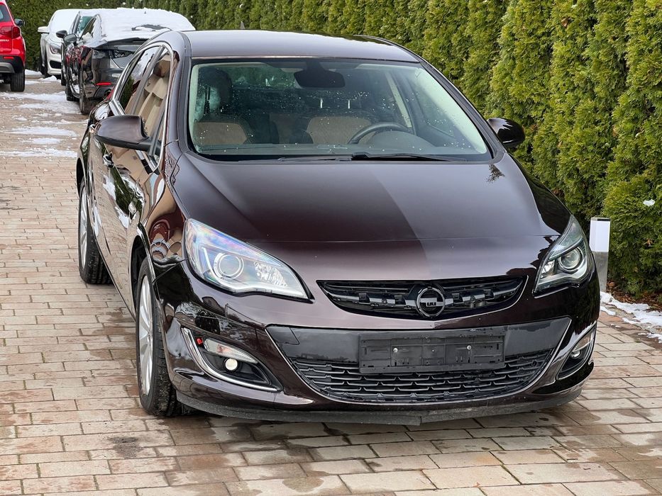 Opel Astra 1.4T, Oryginalny przebieg, dwa komplety kół.