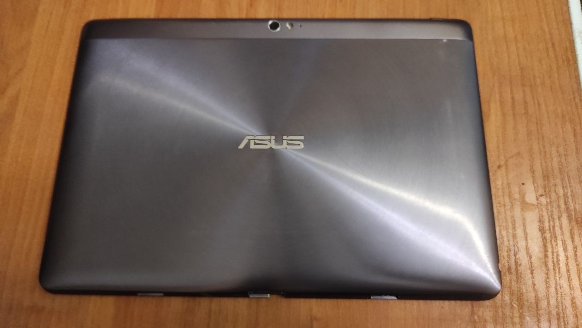 Asus TF700T під ремонт або на запчастини