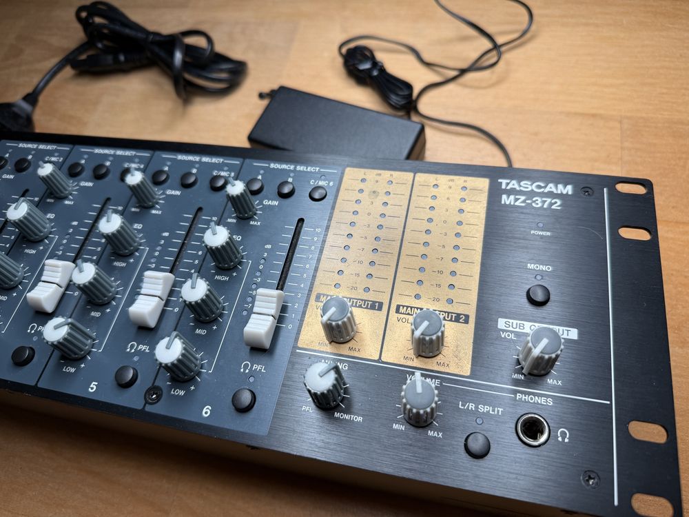 Tascam mikser mz-372