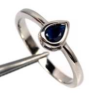 Серебряное кольцо с синим сапфиром 4х6мм. Размер 17.75