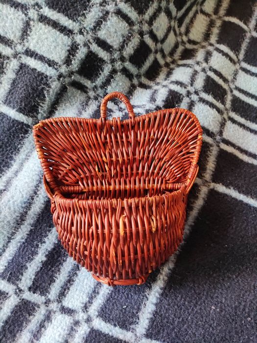 Wiklinowy kosz na kwiaty, wiszący