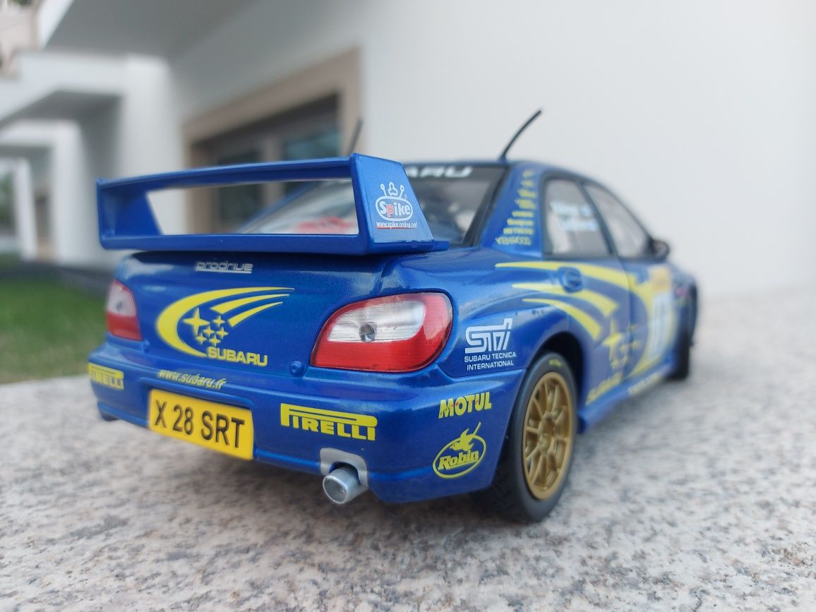 Carro miniatura Subaru Impreza solido