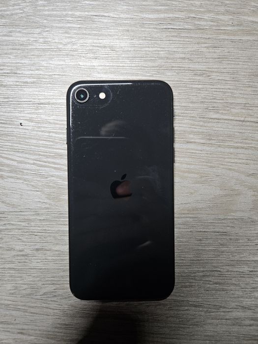 iPhone SE 2020 z nową baterią