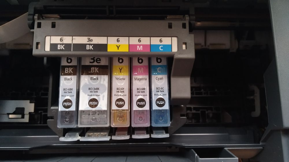 Impressora a cores Canon PIXMA IP4000 (avariada) + Tinteiros