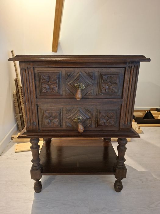 Mesa de cabeceira antiga