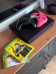 Xbox One X 1 TB stan bardzo dobry z dwoma padami