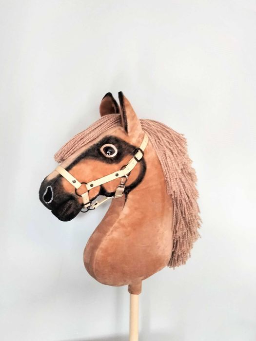 Hobby Horse jasno-kasztanowy z kantarem, koń na kiju - jak żywy!