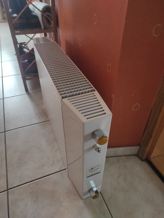 Dwa grzejniki konwekcyjne aluminiowe powystawowe, 80x40 i 70x40