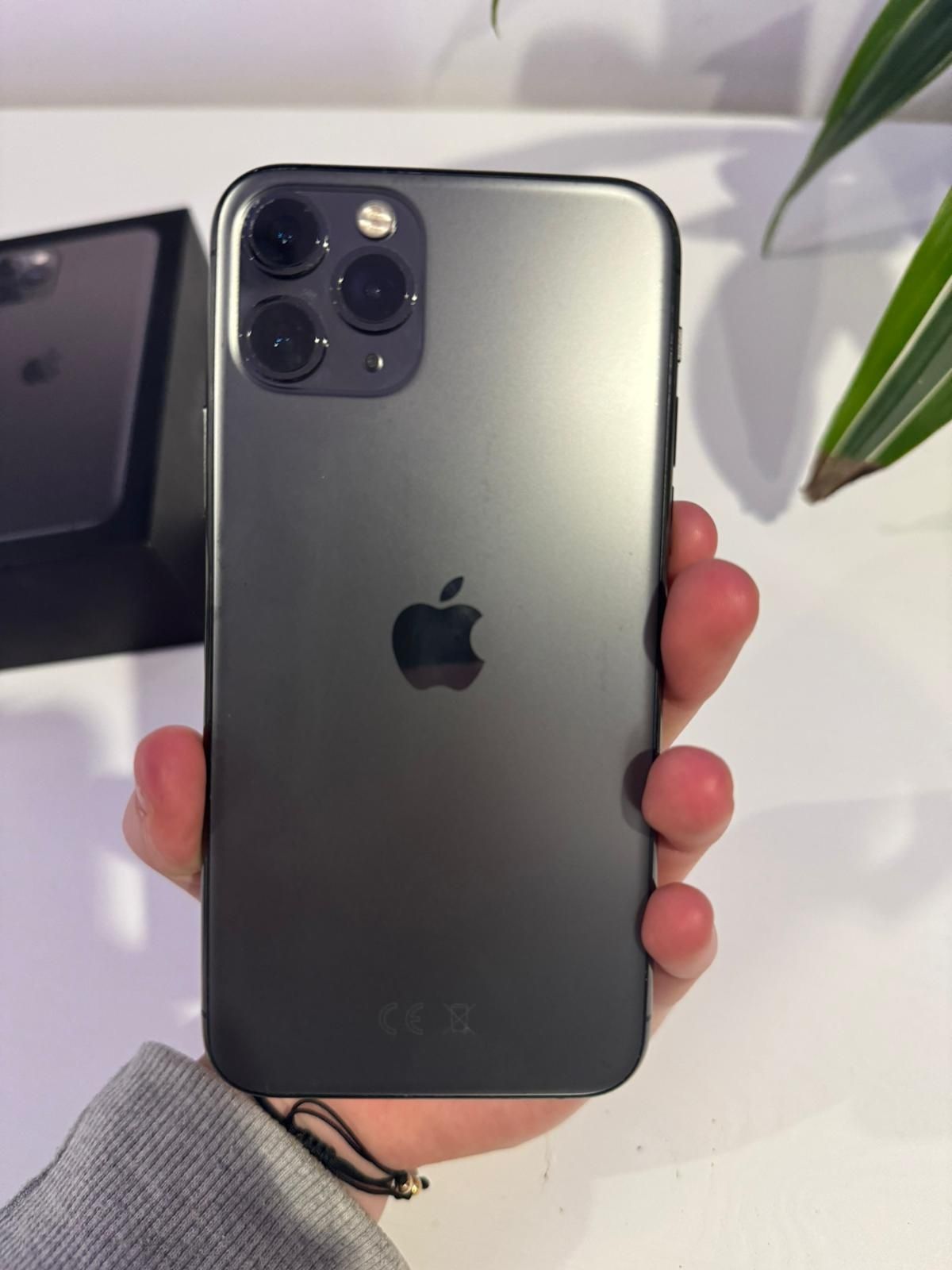 iPHONE 11pro 256 gb.. space grey..NOWA BATERIA 15 case