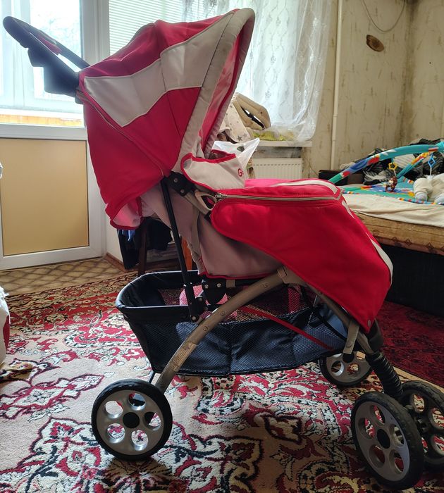 Прогулянкова коляска