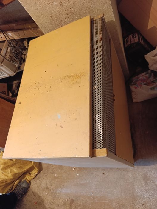 Piec akumulacyjny z cegłami szamotowymi