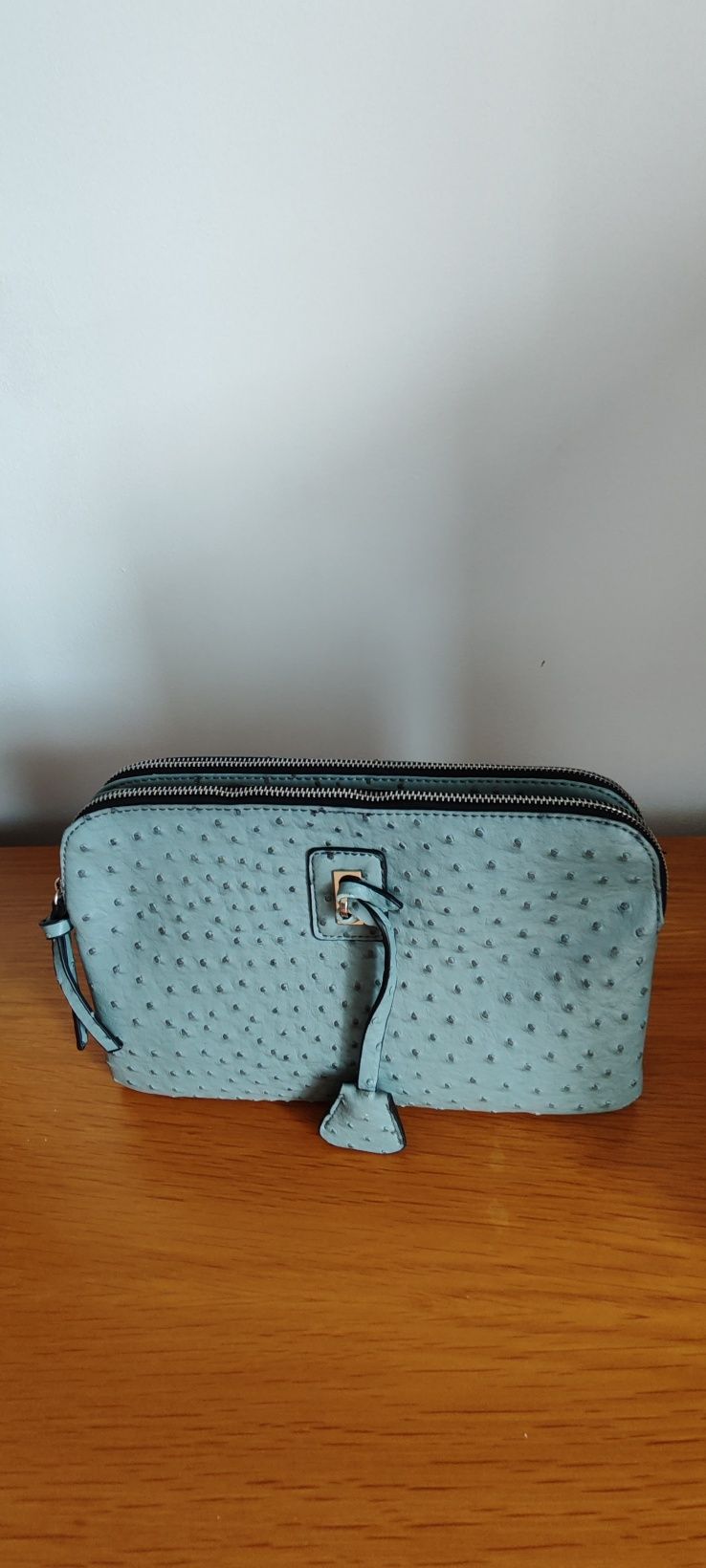 Pochete azul turquesa com alças removíveis