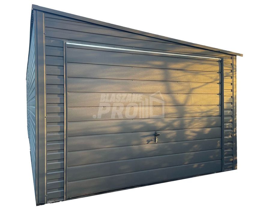 Garaż blaszany 3,5x8 brama uchylna antracyt Dach spad w prawo GP274