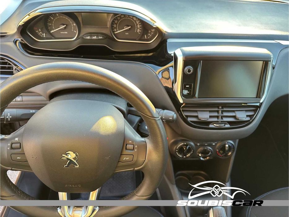 Peugeot 208 1.2 Signature