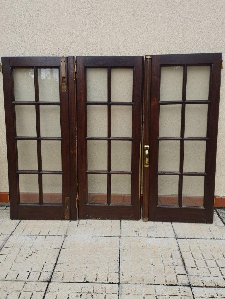 Porta e janelas de madeira exótica (sucupira)