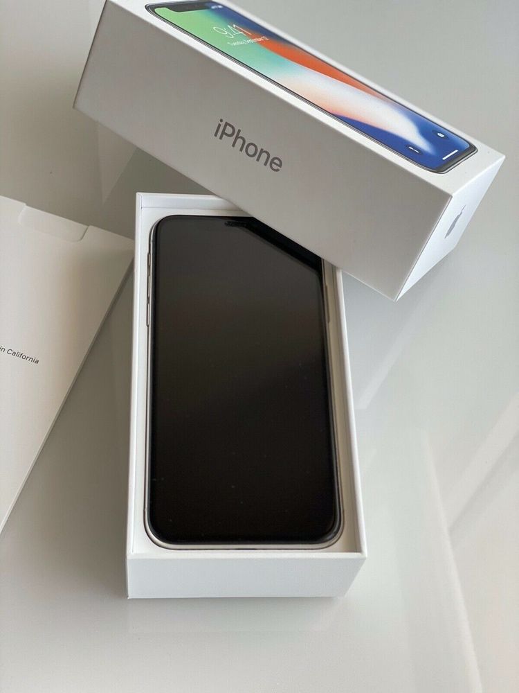 Apple iPhone X - 64GB - Silver хорошем состоянии.