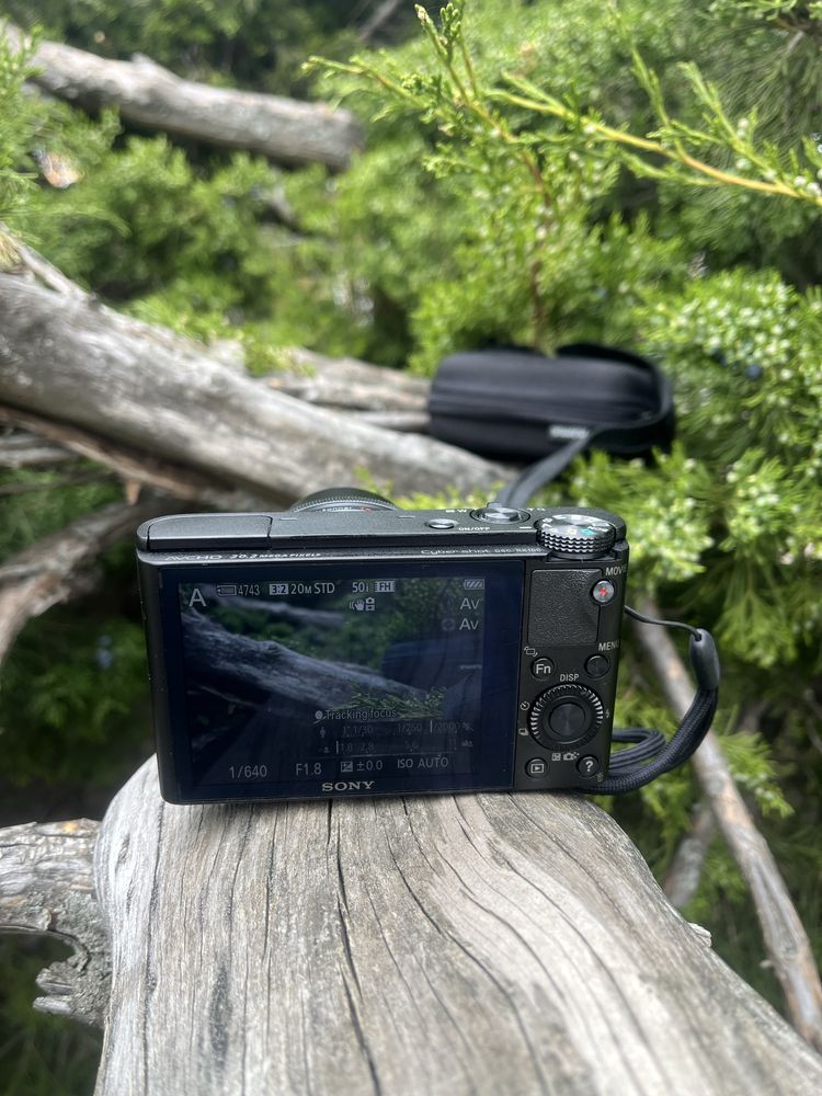 Продам фотоапарат Sony DSC-RX100