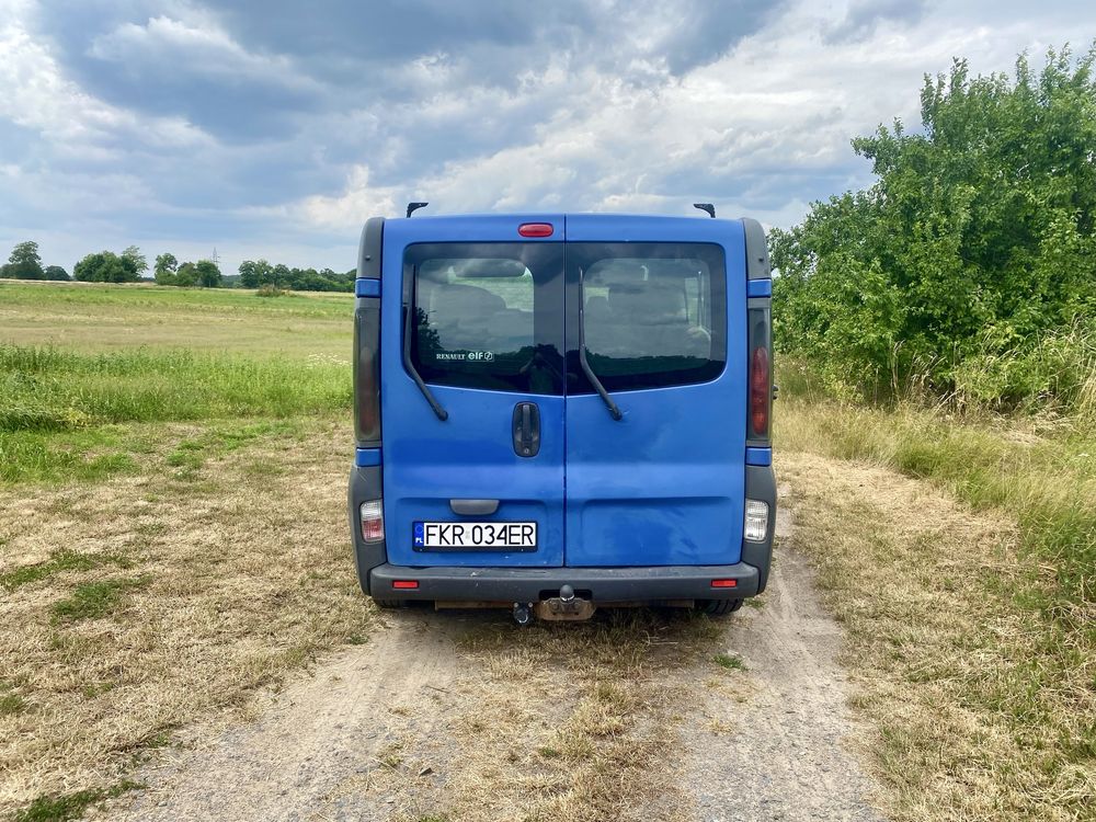 Renault Trafic bus