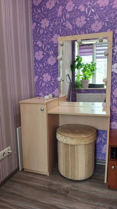 Туалетний столик в гарному стані