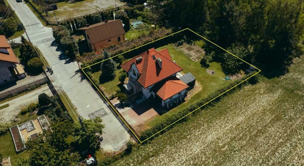 Dom jednorodzinny na osiedlu w Ugniewie, 950 000 zł