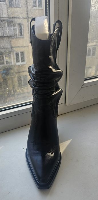 Продам новые сапожки казаки осень-весна.