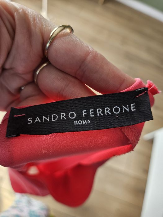 Wyjątkowa sukienka Sandro Ferrone – elegancka, kobieca i stylowa S/