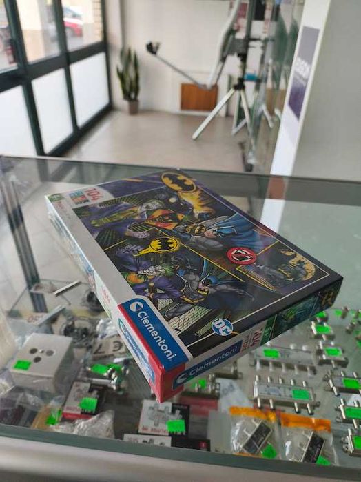 Puzzle Clementoni Batman vs Joker Super Color 38x27cm 104 peças