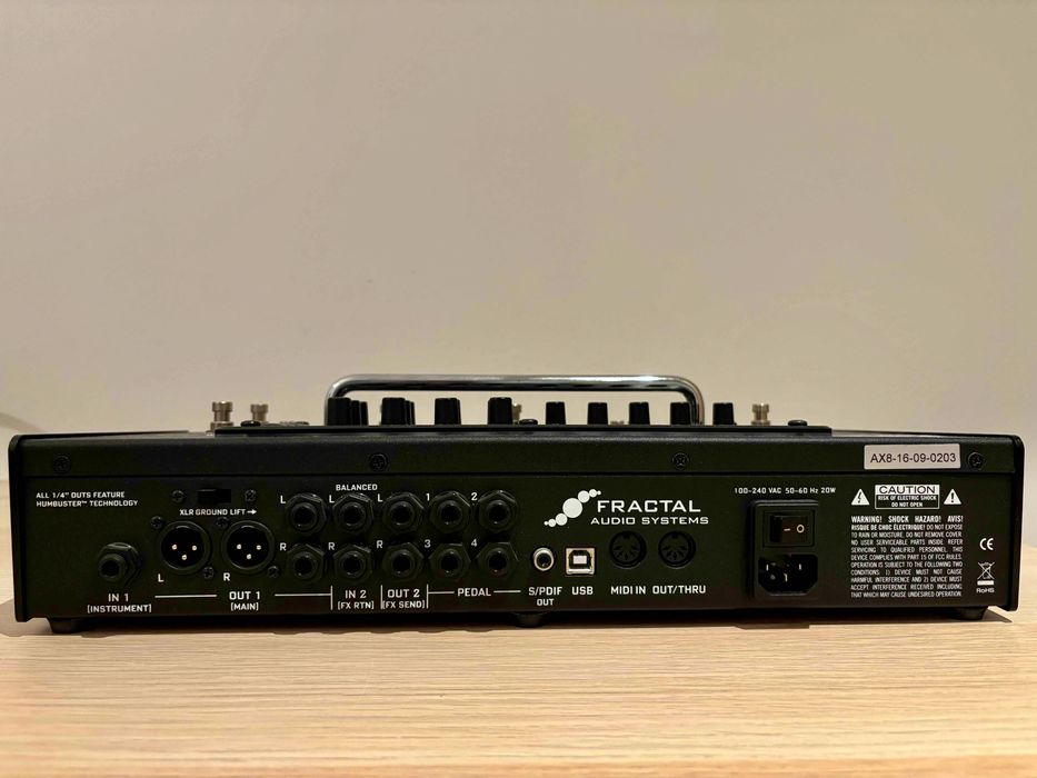 Fractal AX8 + Estojo Gator