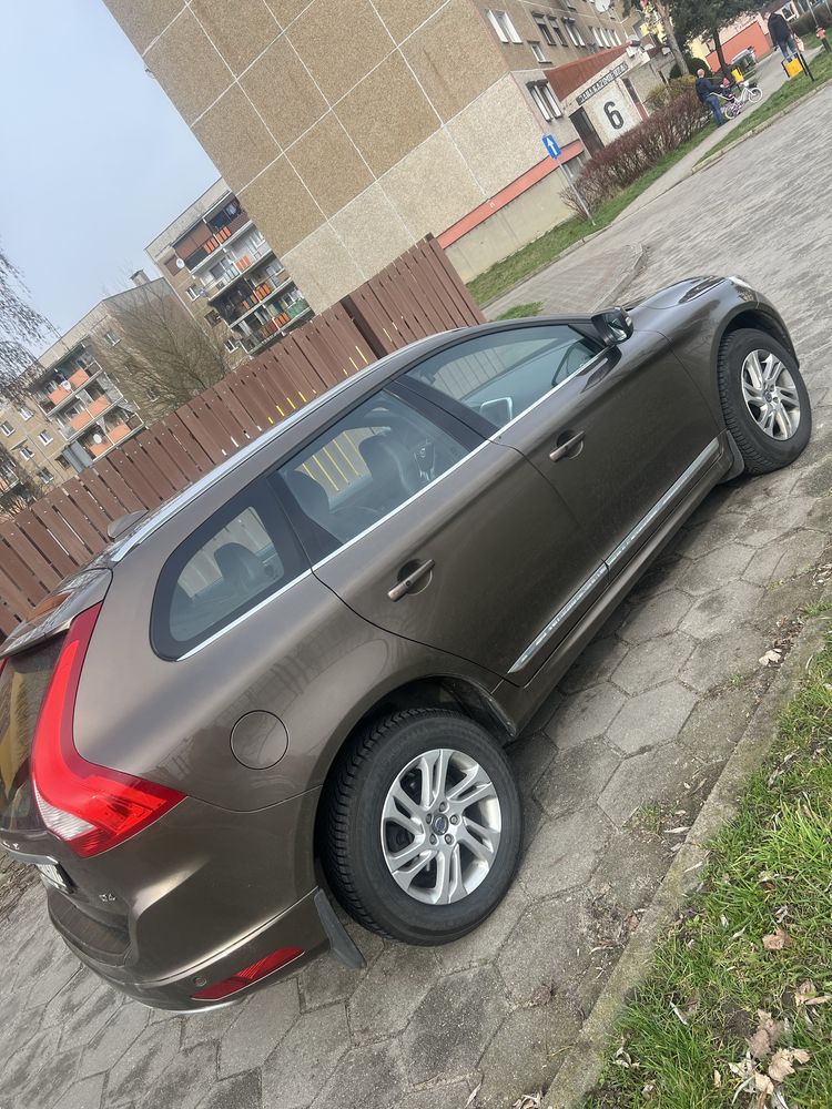 Sprzedam volvo xc60 Radary Blis dobrze wyposazony